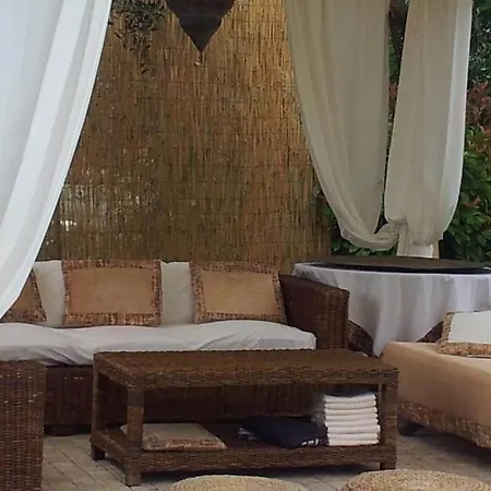 Βίλα Panigale Sleeps 13 With Pool Bolano