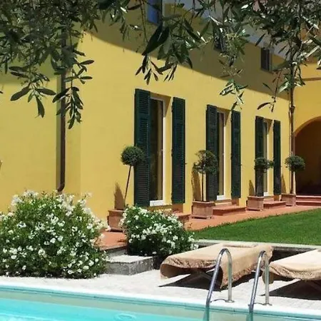 Panigale Sleeps 13 With Pool Βίλα Bolano
