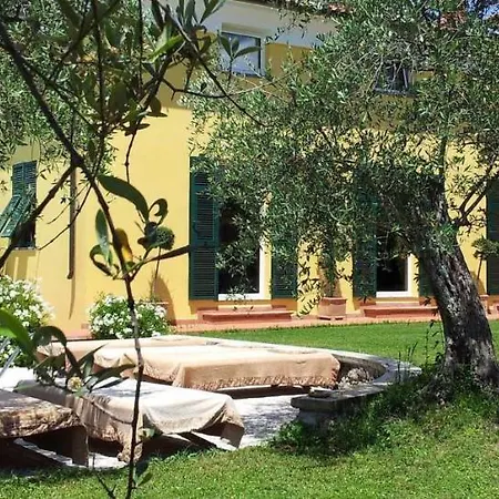 Panigale Sleeps 13 With Pool