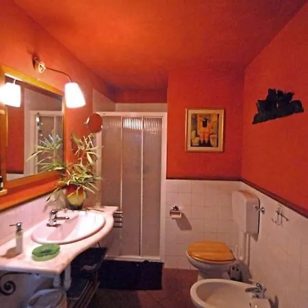 Βίλα Panigale Sleeps 13 With Pool Bolano